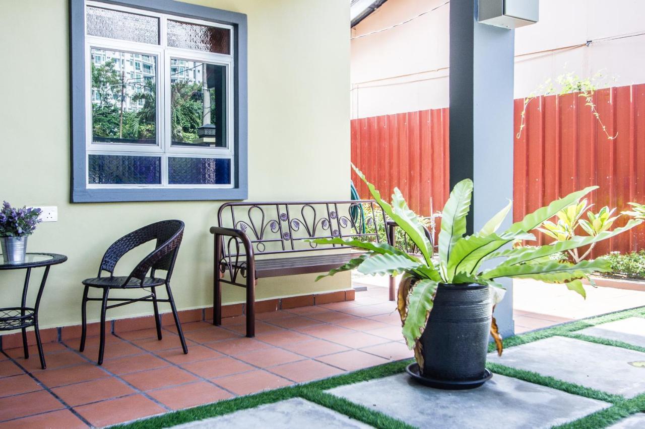 Explore 5Br Gardenhouse Retreats Butterworth Exterior photo