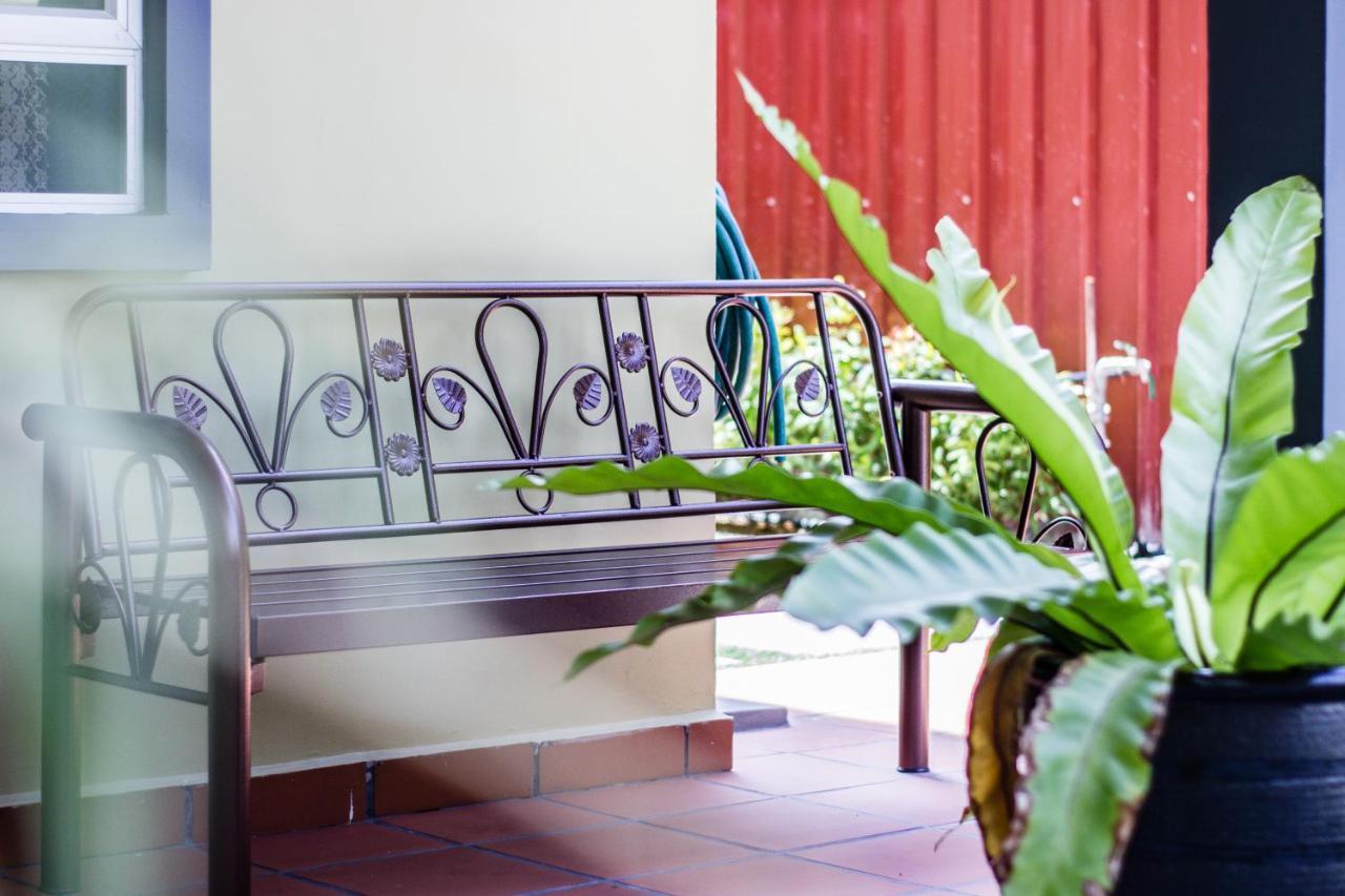 Explore 5Br Gardenhouse Retreats Butterworth Exterior photo