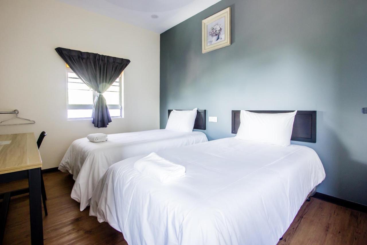 Explore 5Br Gardenhouse Retreats Butterworth Exterior photo