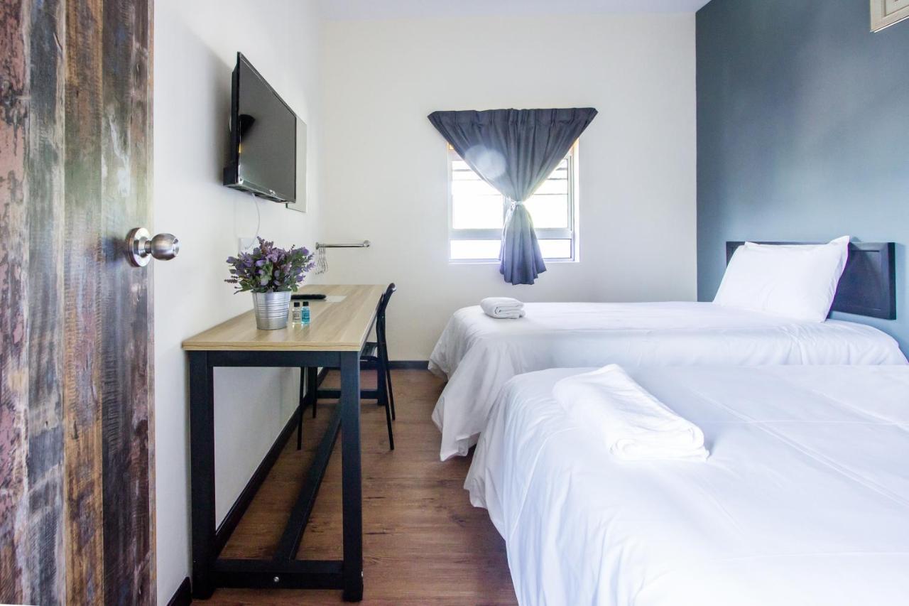 Explore 5Br Gardenhouse Retreats Butterworth Exterior photo