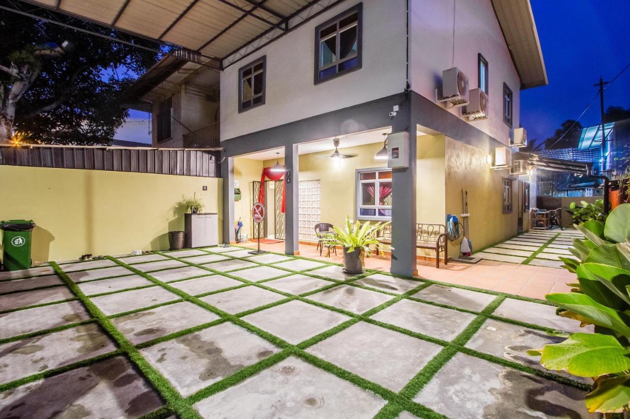 Explore 5Br Gardenhouse Retreats Butterworth Exterior photo